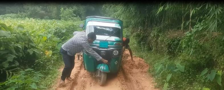 মৌলভীবাজারের একটি গ্রামীন সড়কের বেহাল দশা এলাকাবাসীর দুর্ভোগ চরমে