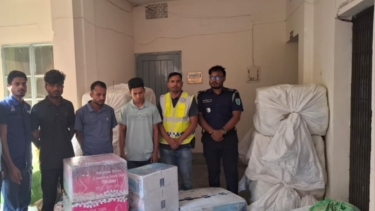 মৌলভীবাজারে ৩৬ লক্ষাধিক টাকার ভারতীয় চোরাই পন্য জব্দ, কাভার্ড ভ্যানসহ আটক ৩